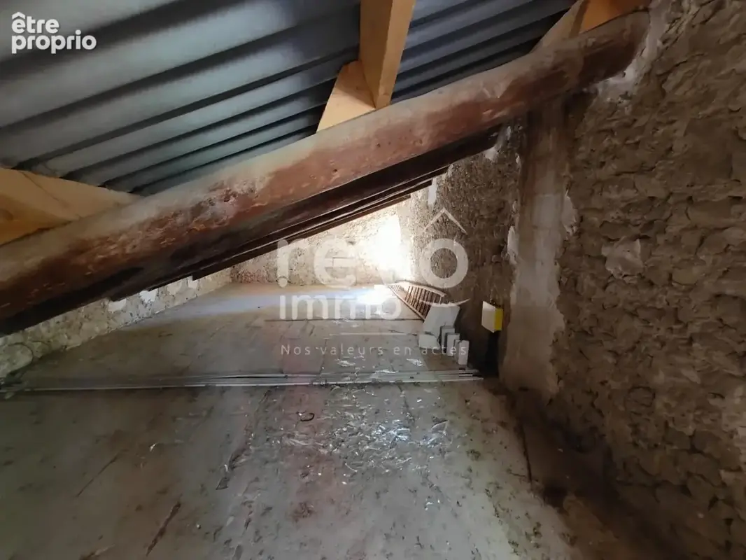 Bâtisse de caractère: charme ancien et fort potentiel d'aménagement ! - photo 15