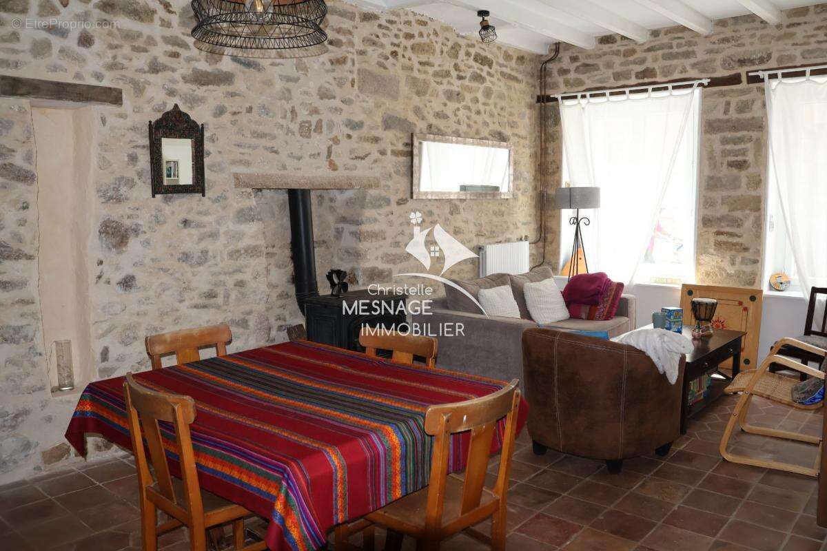 À vendre chez Christelle Mesnage Immobilier, DINAN CENTRE-VI - photo 2