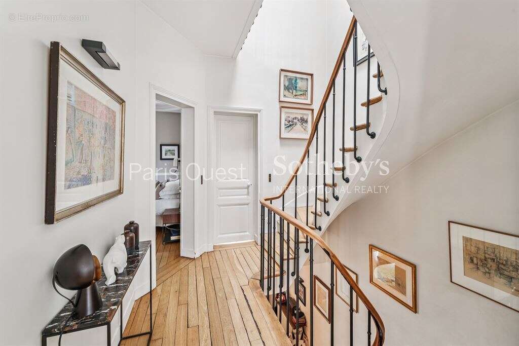 Maison à NEUILLY-SUR-SEINE