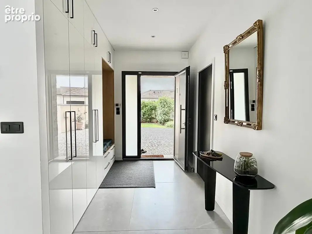 Villa Villette D Anthon 8 pièce(s) 256.40 m2 - photo 6