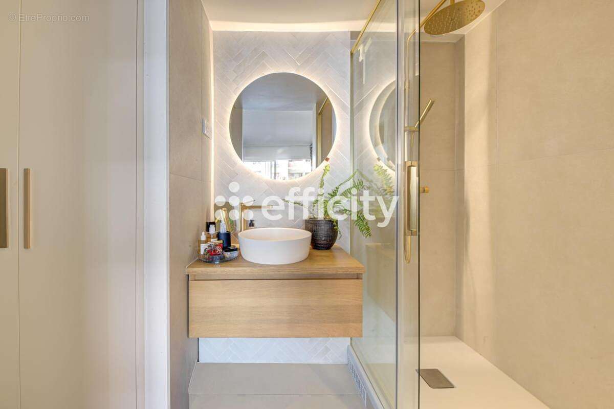 Appartement à PARIS-17E