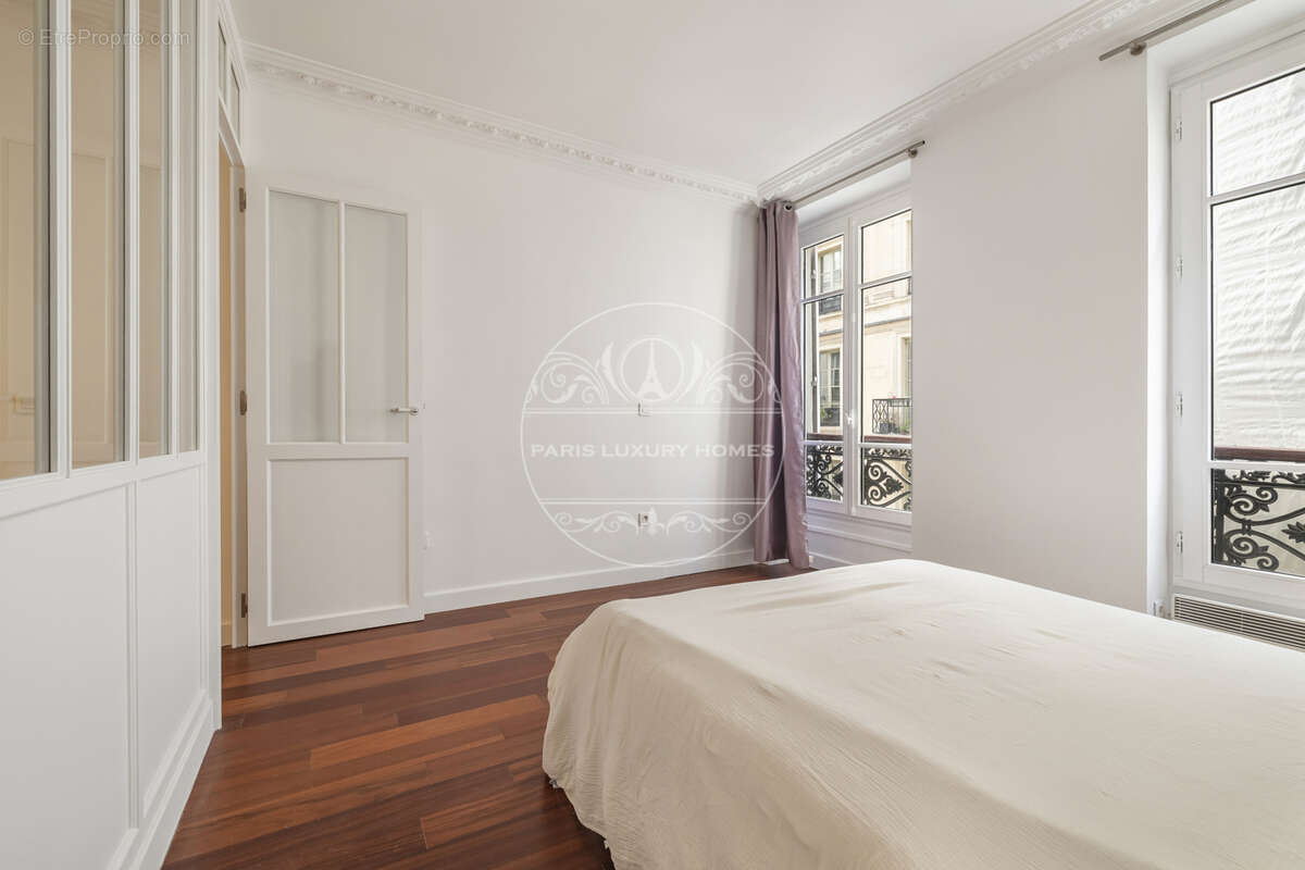 Appartement à PARIS-2E