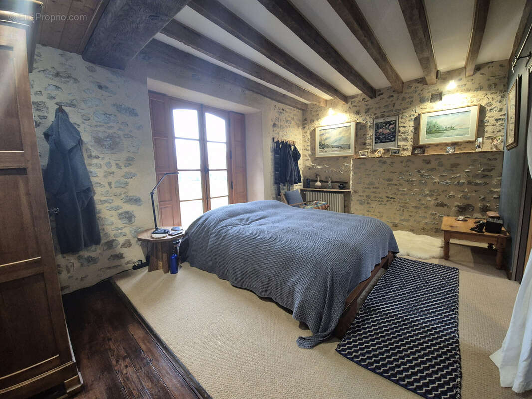Maison à VIRE-EN-CHAMPAGNE