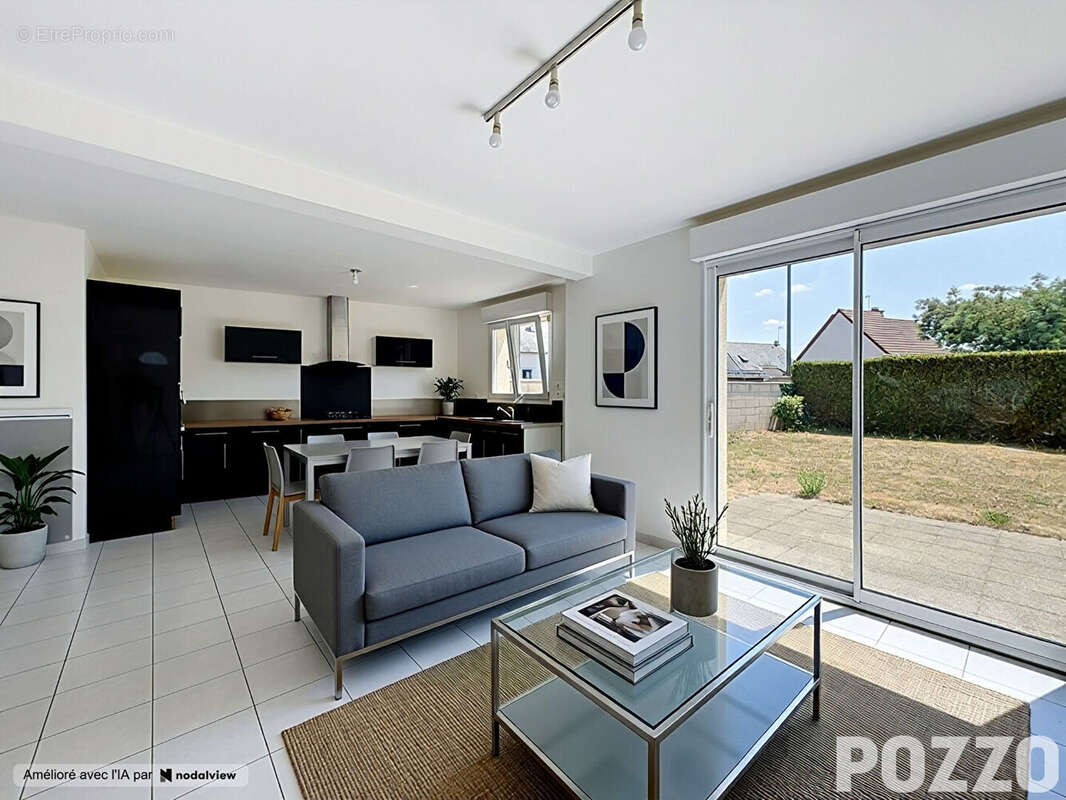 À VENDRE - Maison dans le bourg de Bréhal avec vie de plain-pied ! - photo 2