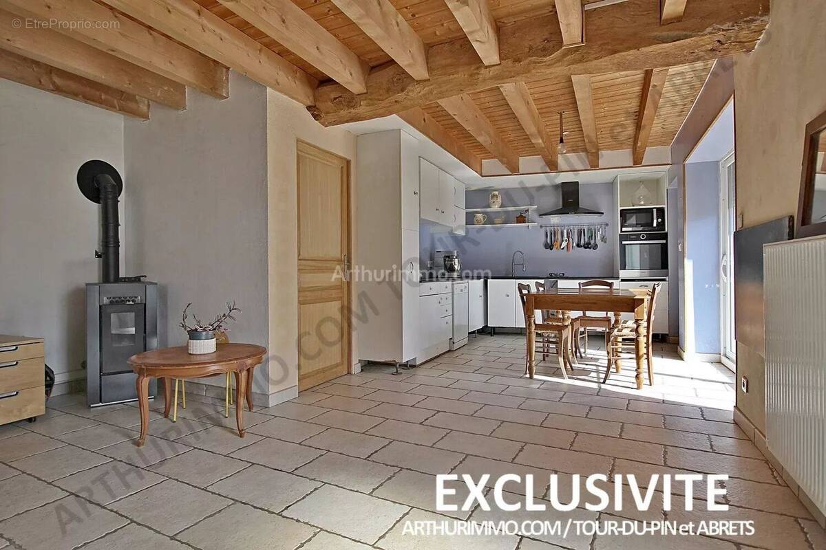 Maison à MONTCARRA