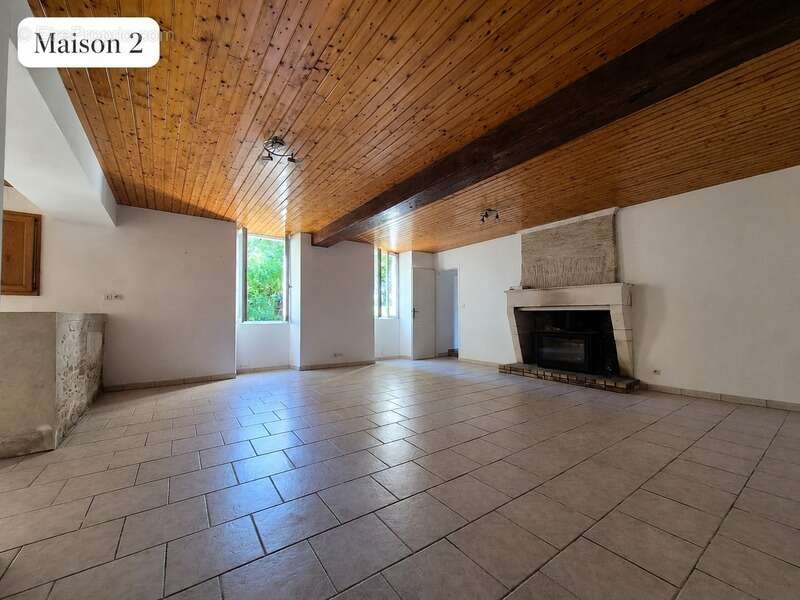 Ensemble immobilier avec 3 maisons sur 5 110 m² – Moragne 17430 - photo 9