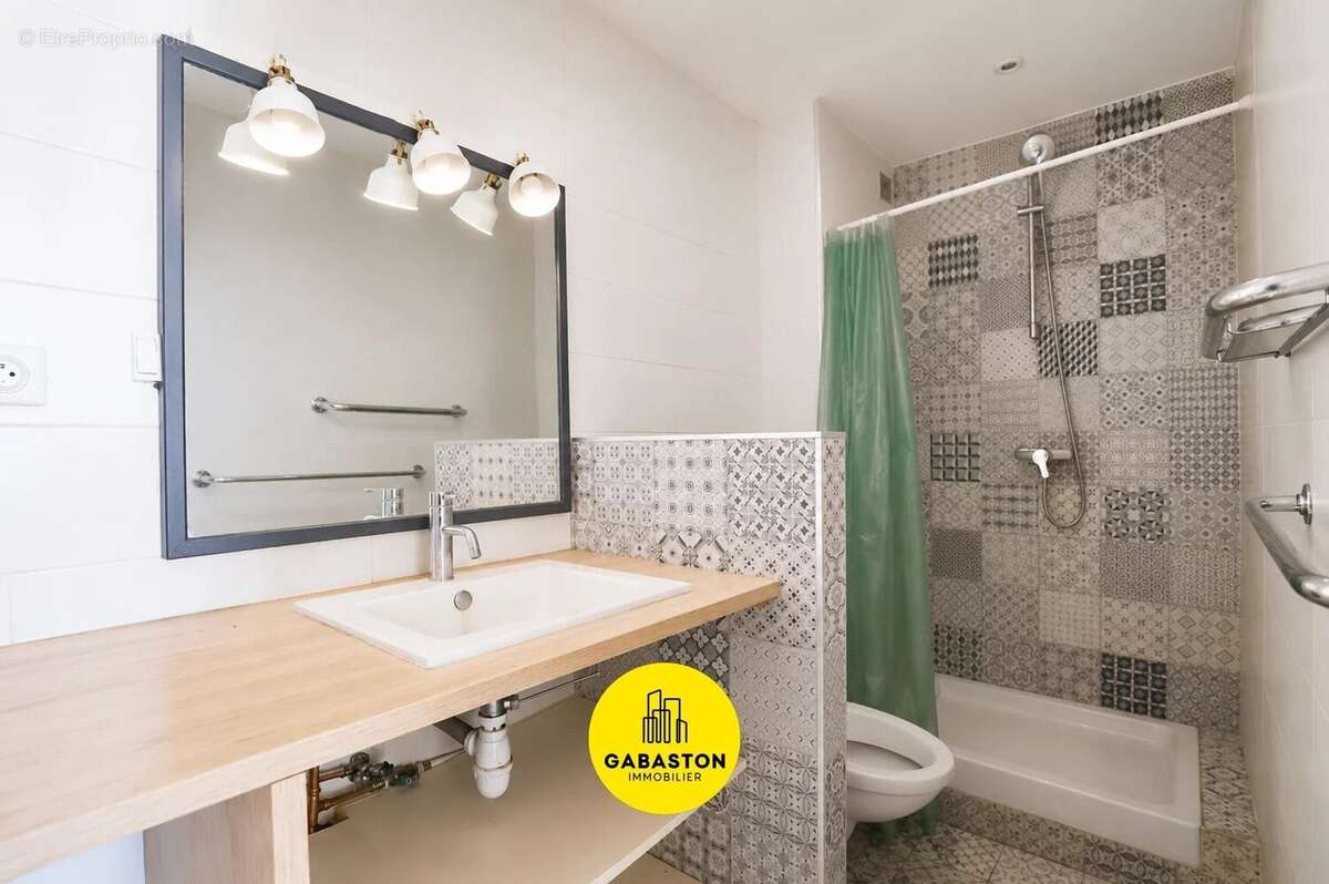 Appartement à MARSEILLE-5E