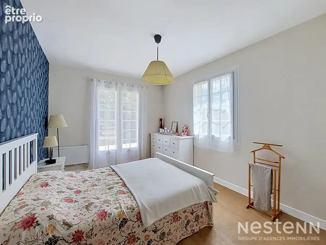 A Vendre Maison de plain-pied de 136 m² avec double garage sur terrain arboré d'environ 4 800 m² - photo 4