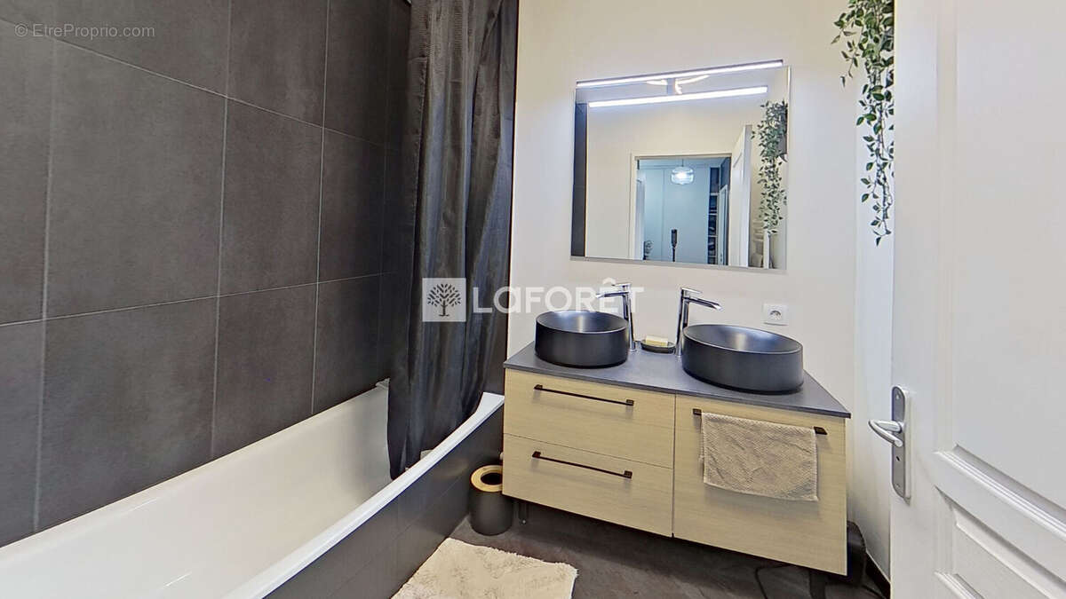 Appartement à LYON-8E
