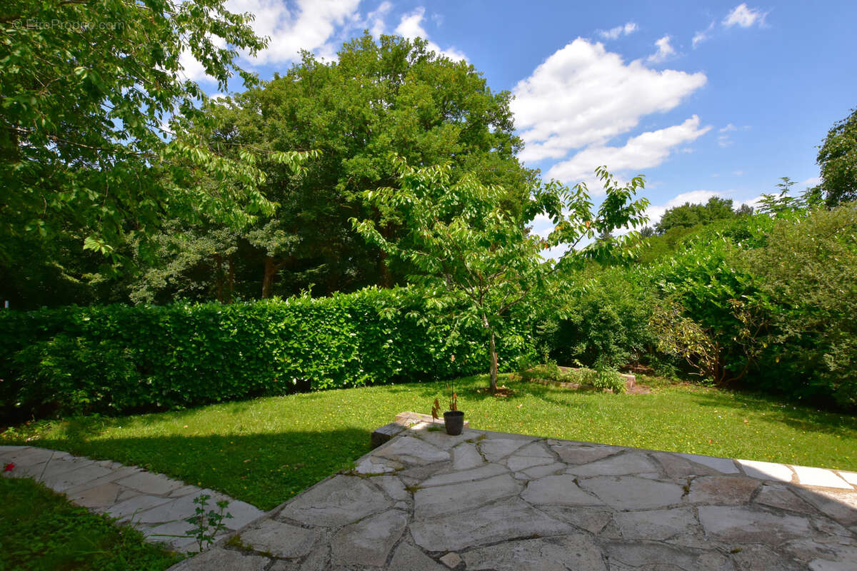 Maison à LES ESSARTS-LE-ROI