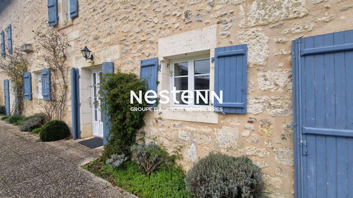 Maison à LA ROCHEBEAUCOURT-ET-ARGENTINE