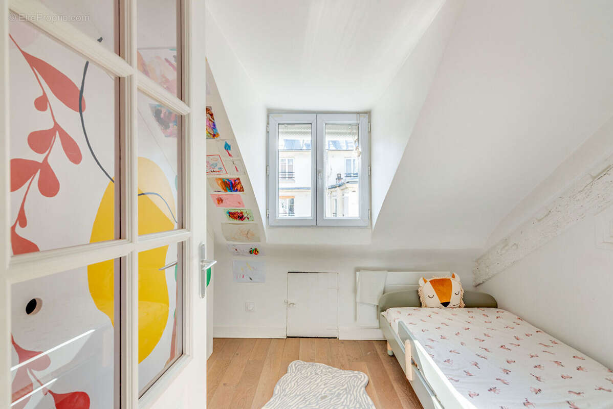 Appartement à PARIS-10E