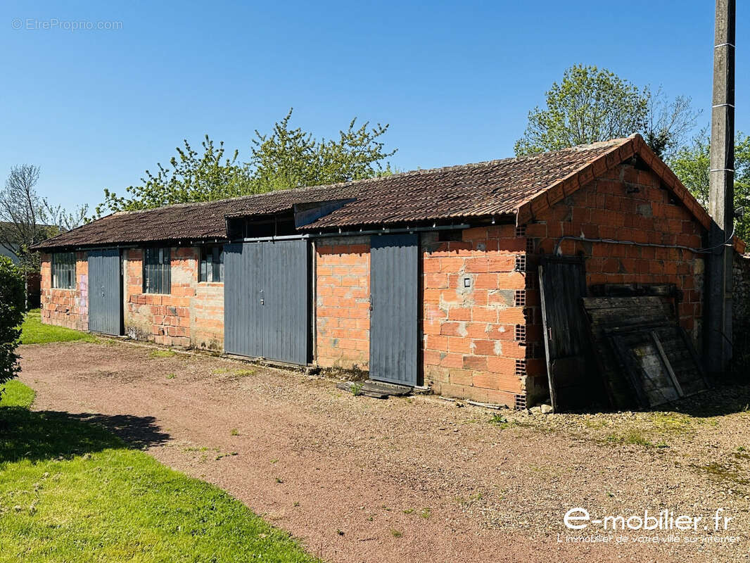 Maison à SAINT-JULIEN-DE-JONZY