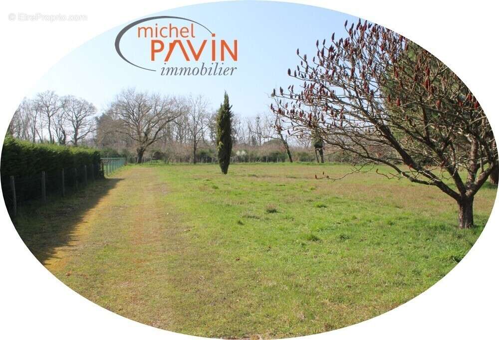 Terrain à LA GUERCHE-SUR-L'AUBOIS