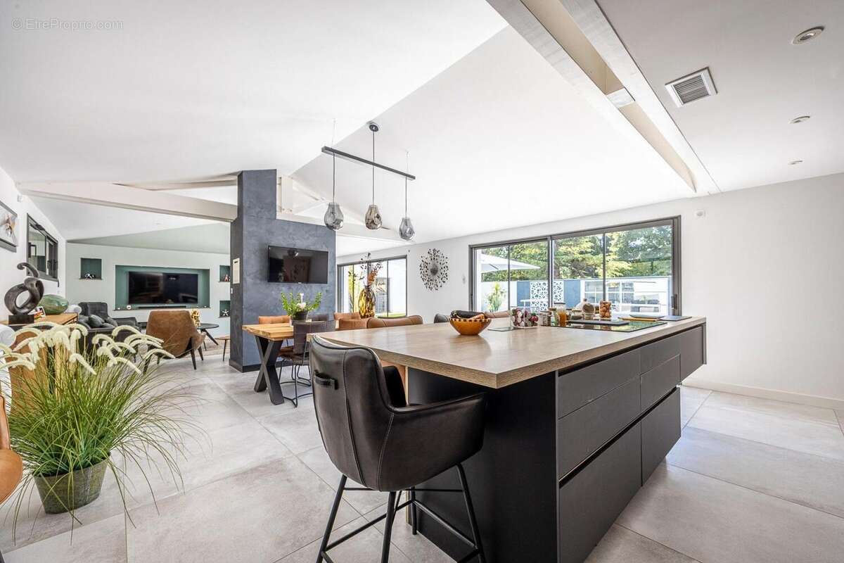 Maison 164 m² à Bessines  - photo 4