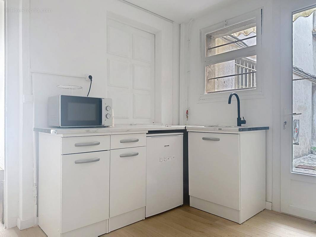 Avignon extra muros 1ere ceinture face aux remparts local / bureau 57 m² avec vitrine - photo 5