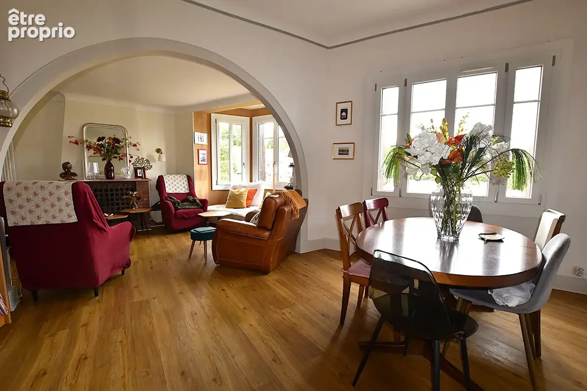 Maison de ville atypique avec terrasse, vue sur la besbre : - photo 4