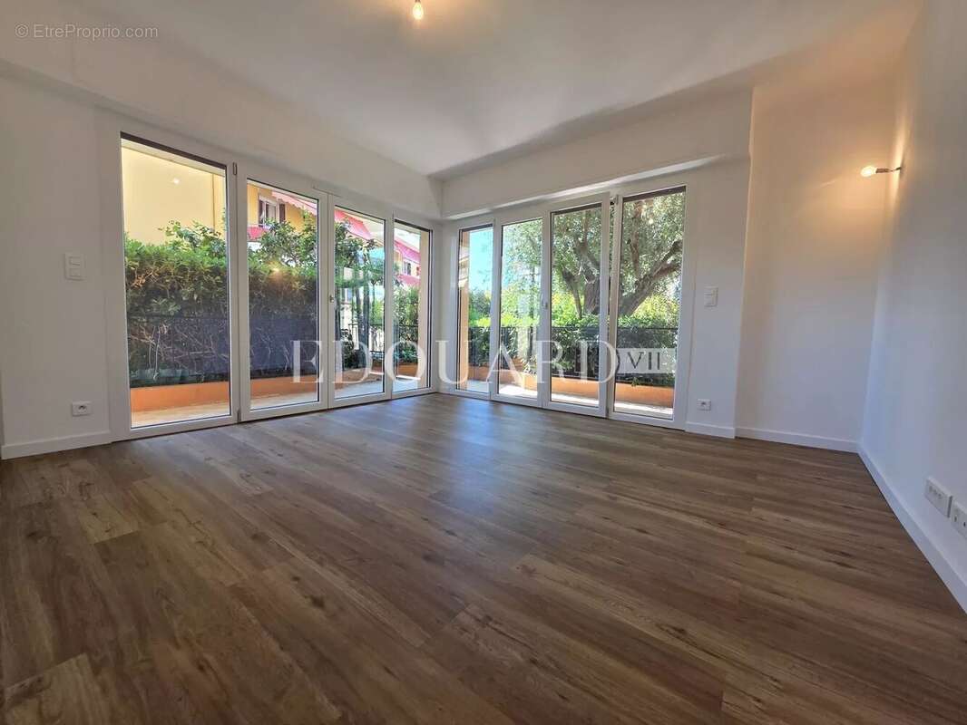 Appartement à ROQUEBRUNE-CAP-MARTIN