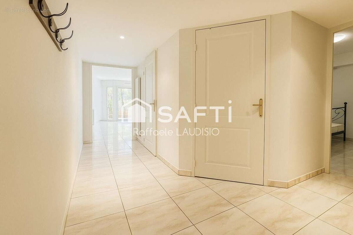 Photo 8 - Appartement à FREJUS