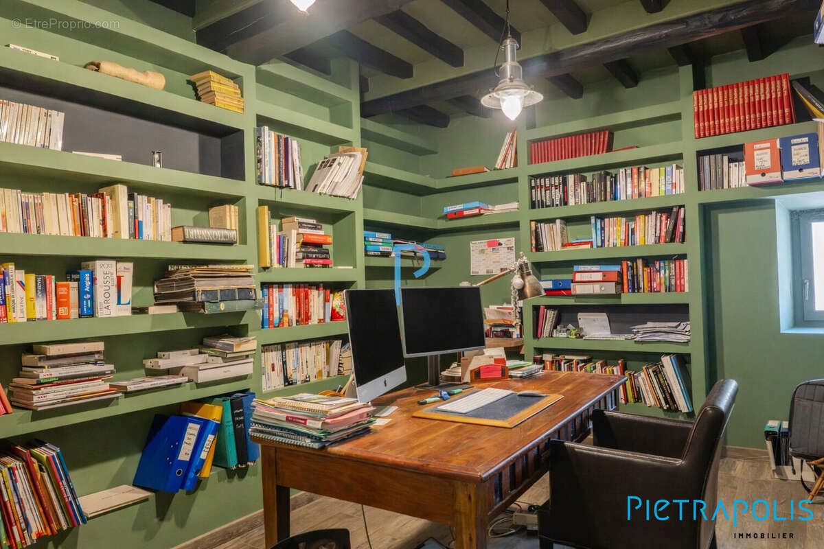 Maison 380 m² à Chambost-Longessaigne  - photo 6