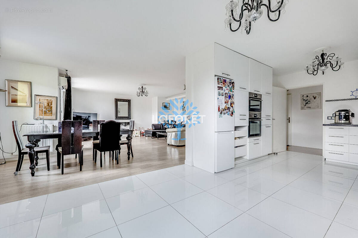 Appartement à LES LILAS