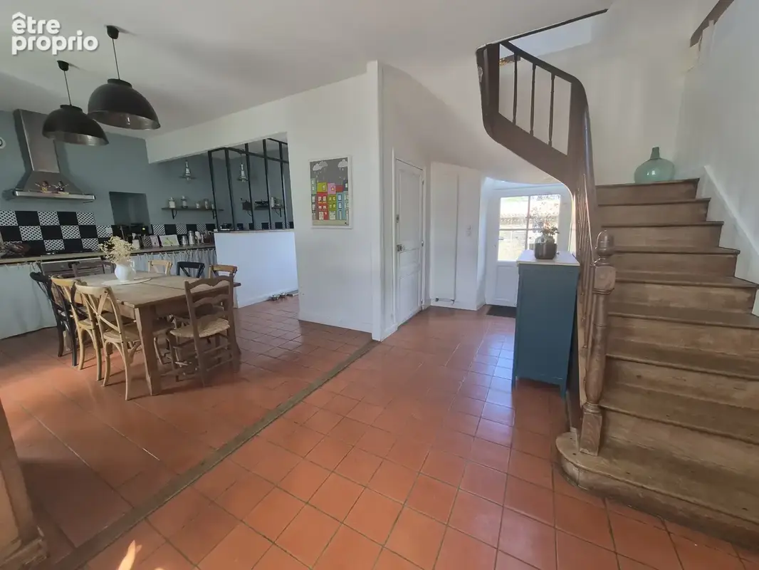 Maison en pierre de caractère   106 m2   3 chambres + bureau   Dépendances   Terrain clos de 645 m2 - photo 9