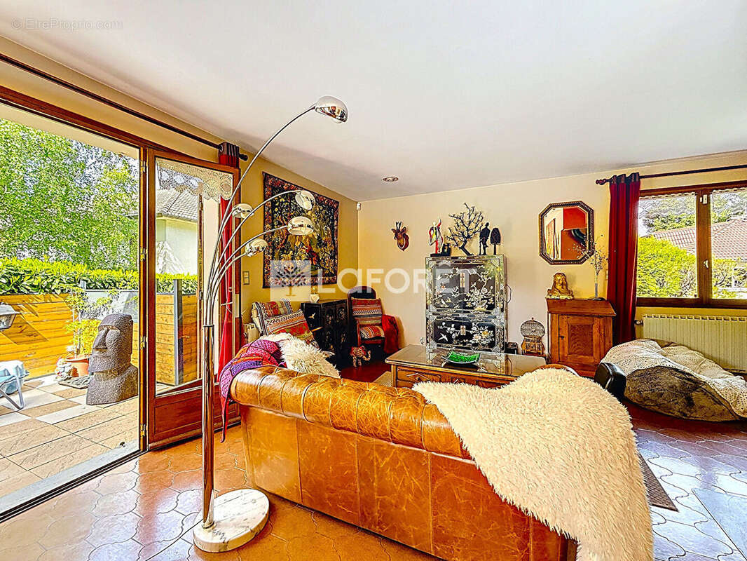 Maison à CHALLES-LES-EAUX