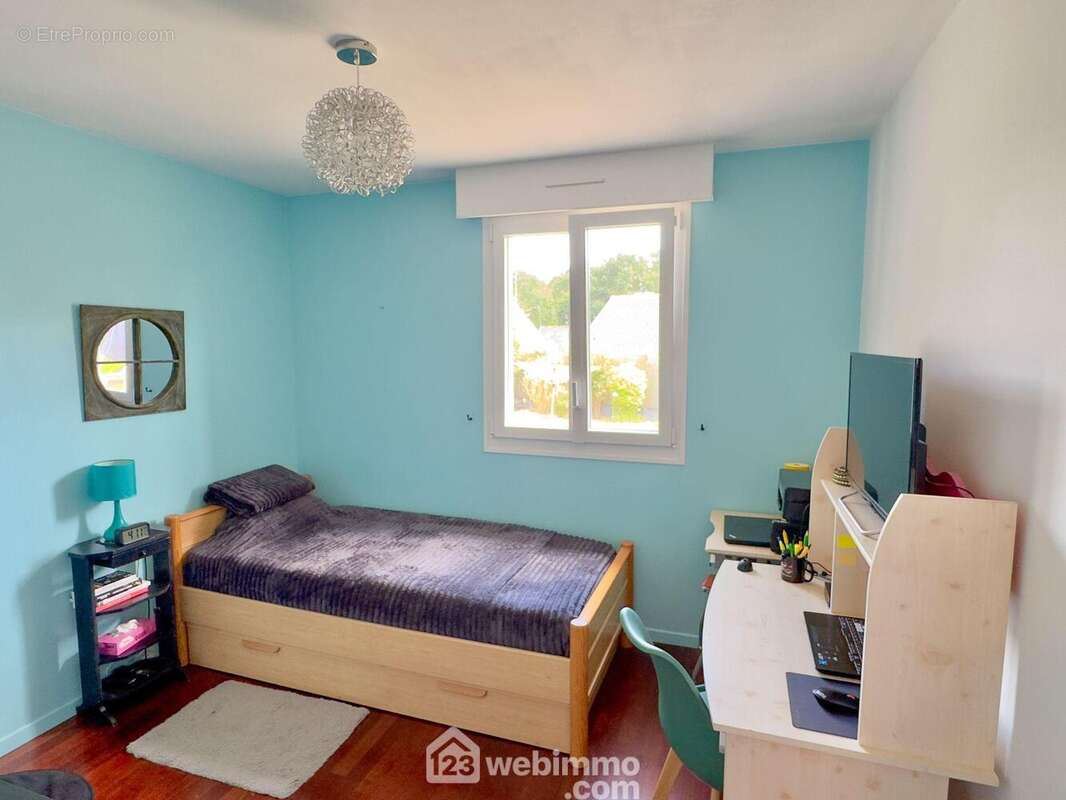 ... d'une seconde chambre de 10 m²...