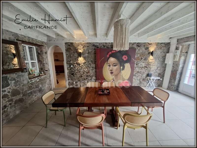 A vendre - Maison de Bourg Atypique et Rénovée – Vue Mer et Montagne – Saint-Pierre (972) - photo 4