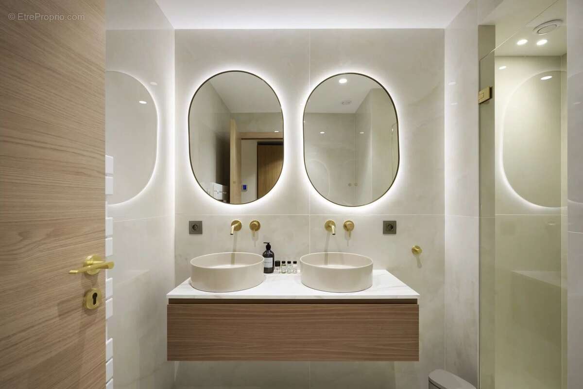 A vendre à Cannes Résidence de Standing - Vue Mer - Magnifique  4 pièces de 100 m² - photo 9