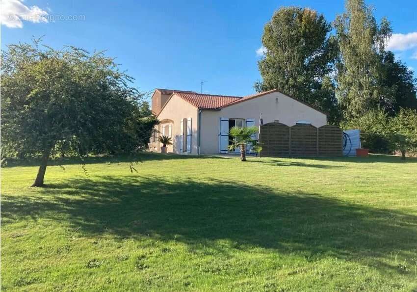 Maison à LA FORET-SUR-SEVRE