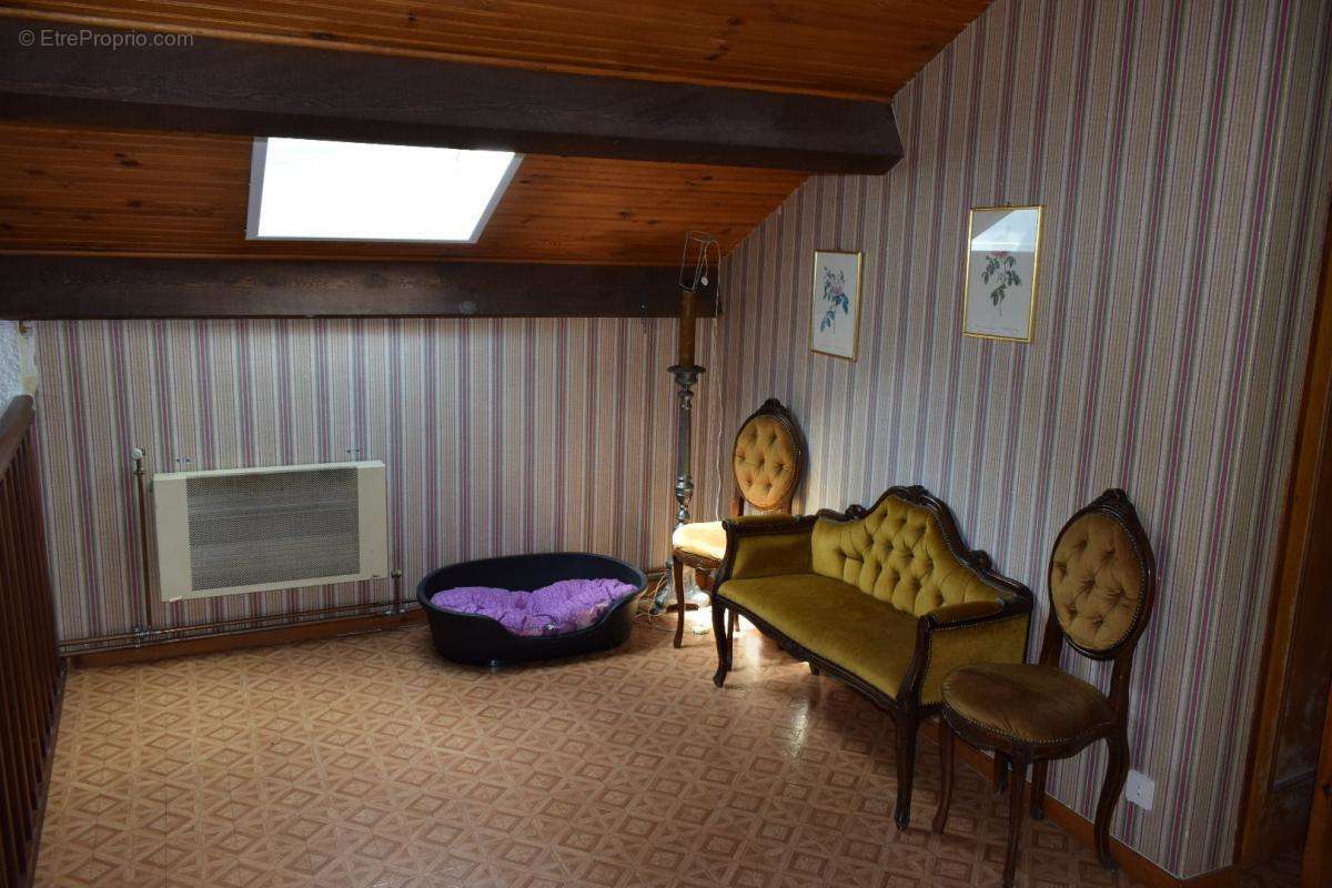 Maison à SAINTE-COLOMBE-SUR-GUETTE