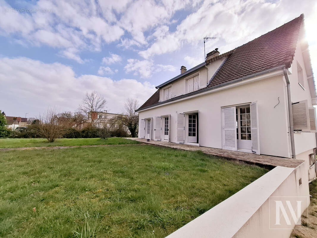 Maison à AIX-EN-OTHE