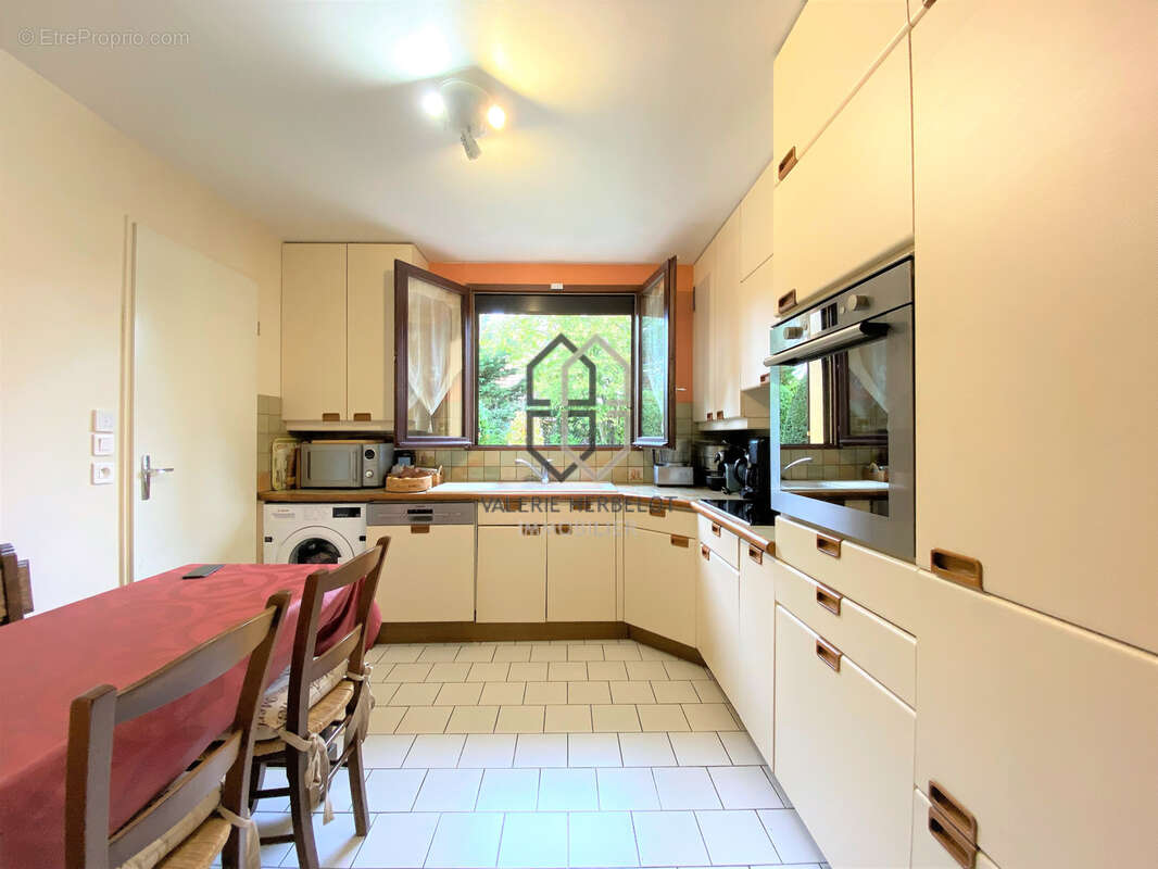 Maison à CHENNEVIERES-SUR-MARNE