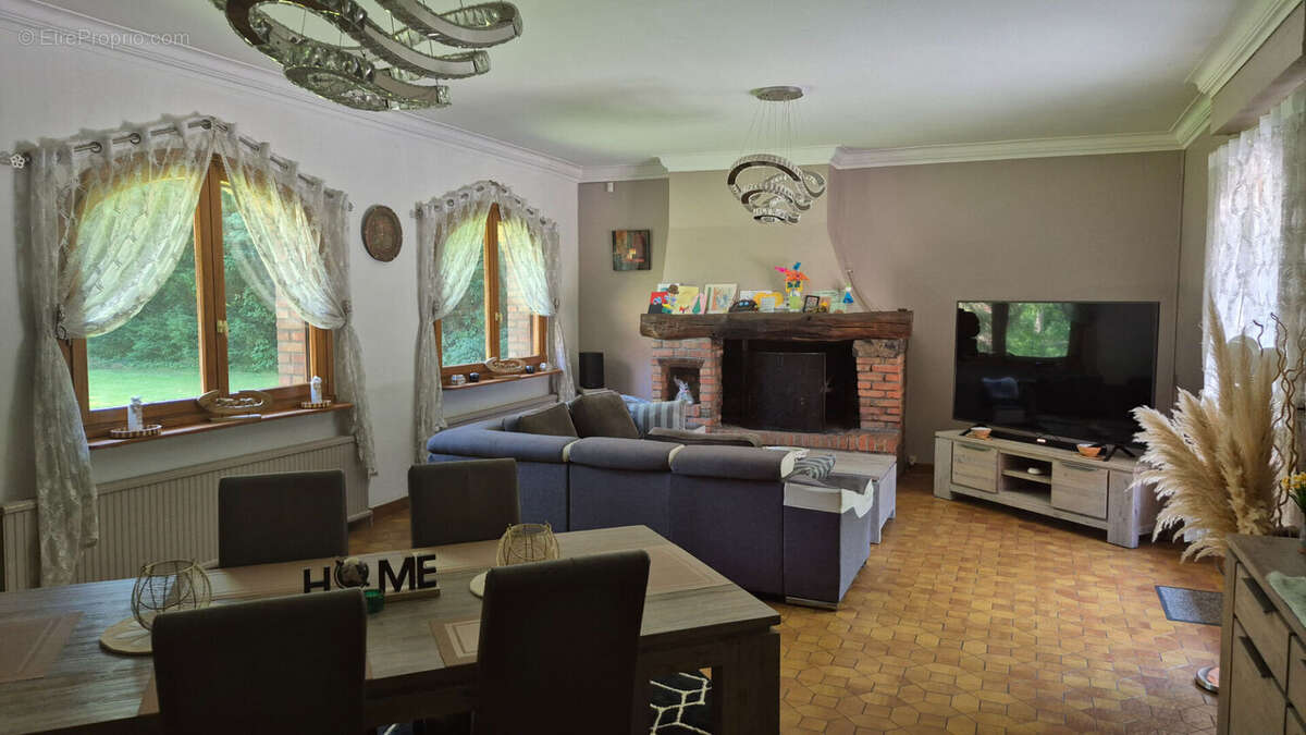 Maison à QUIEVRECHAIN