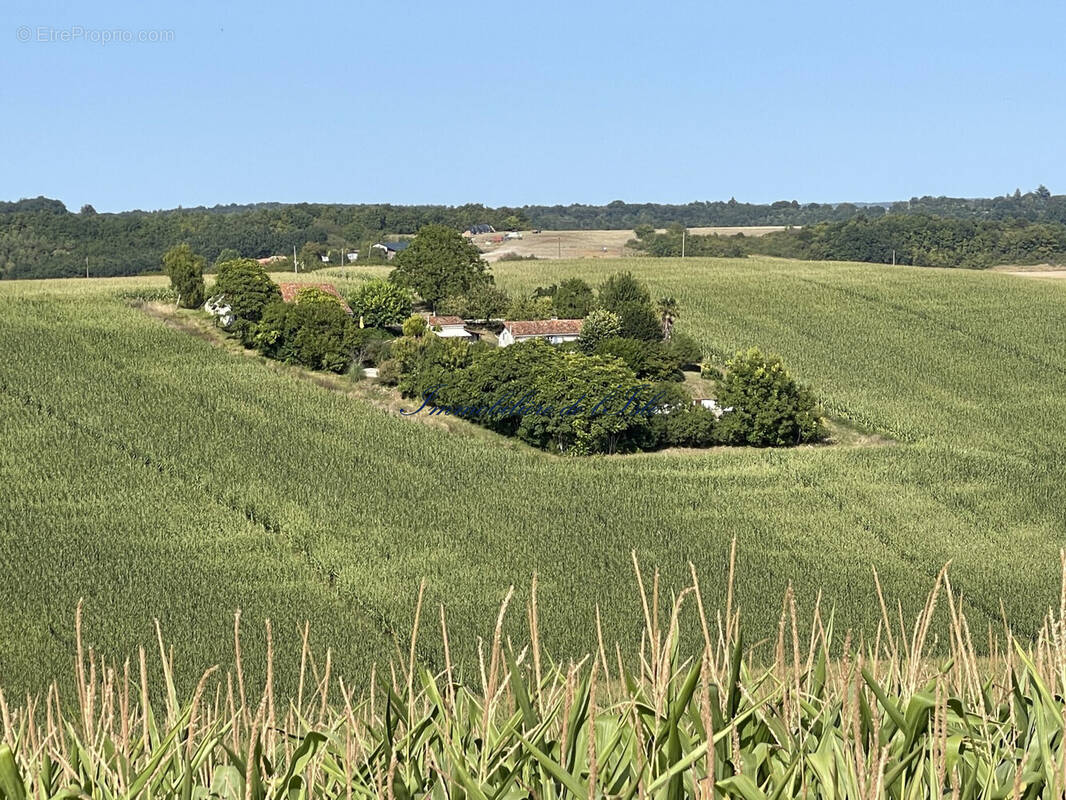 Maison à NANTEUIL-AURIAC-DE-BOURZAC