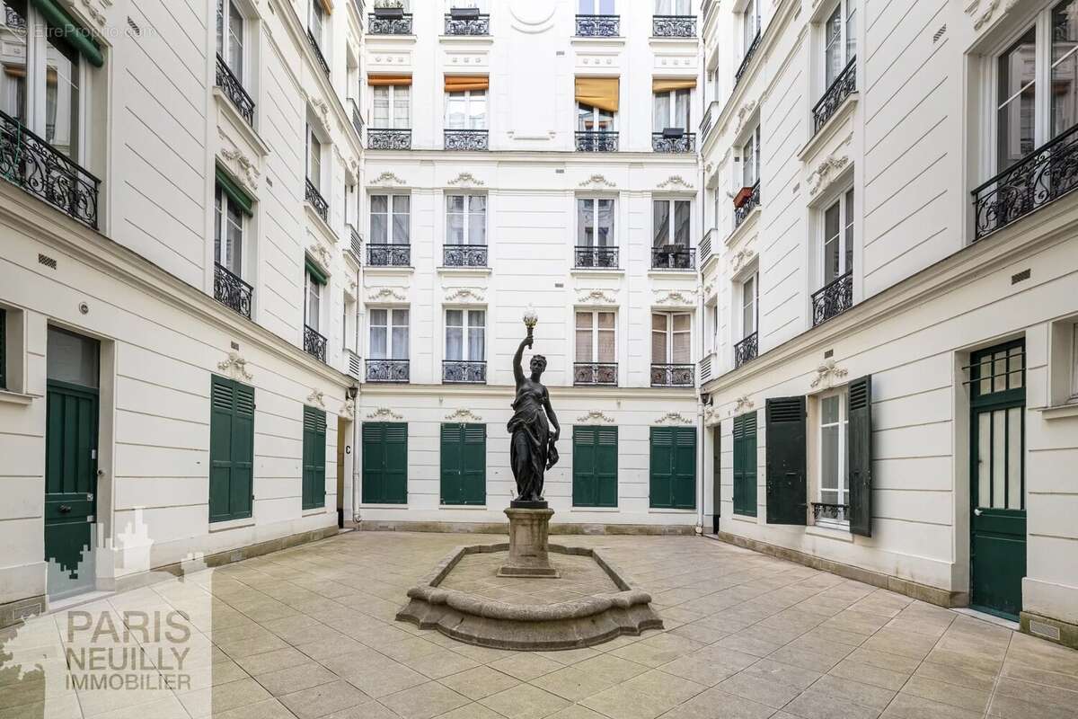 Appartement à PARIS-17E