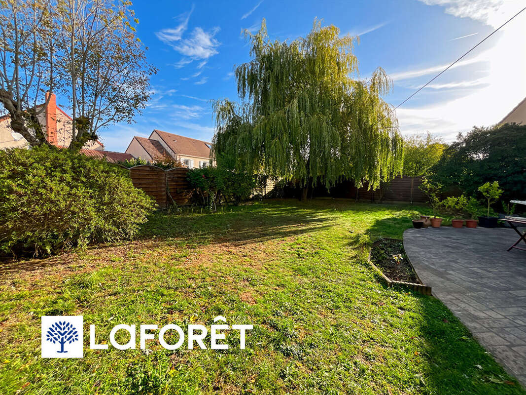 Maison à SAINTE-GENEVIEVE-DES-BOIS
