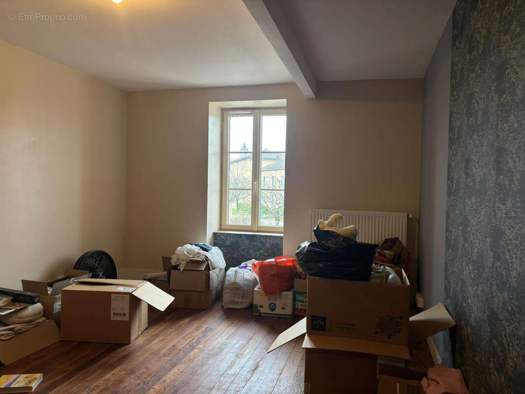 Maison à BAGE-LE-CHATEL