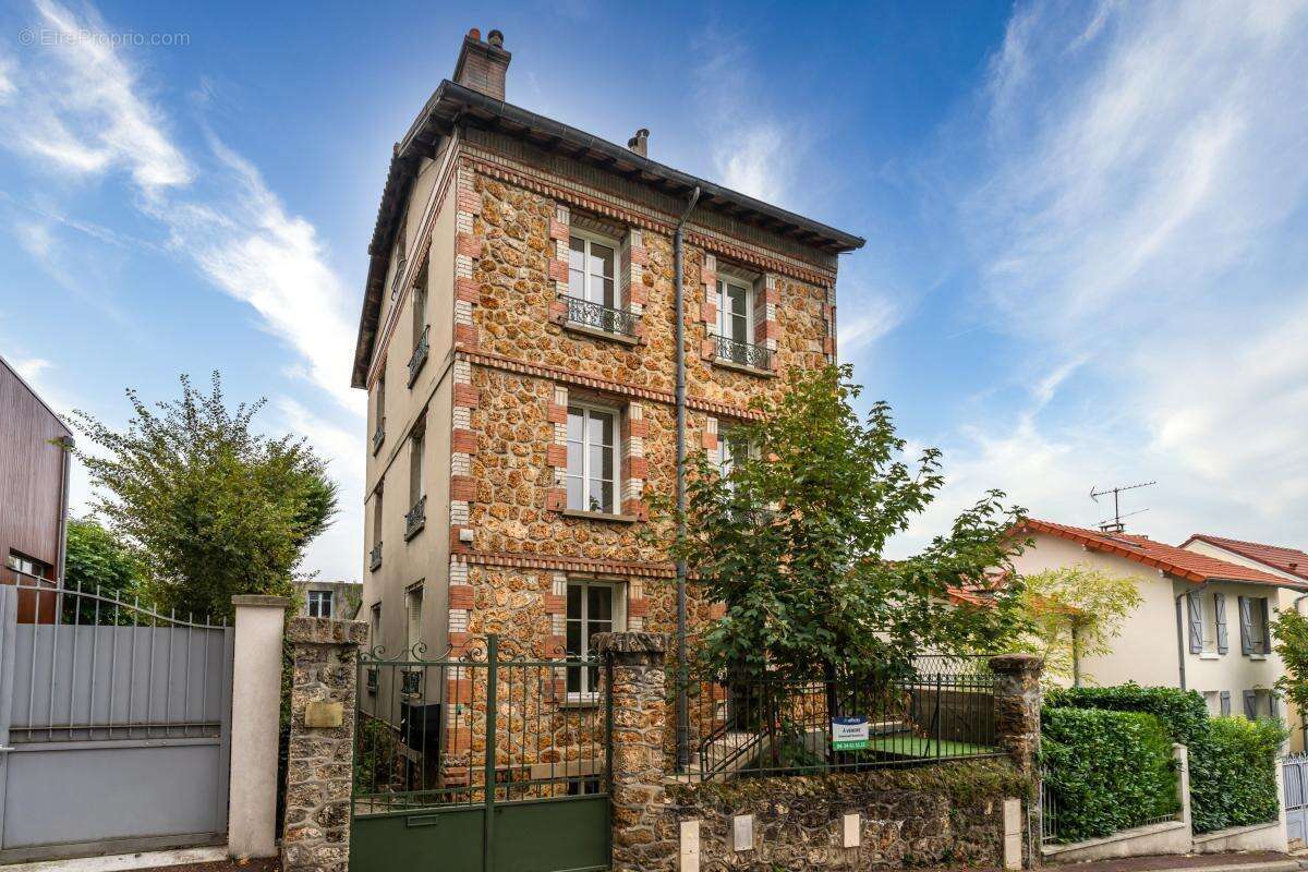 Appartement à VILLE-D'AVRAY