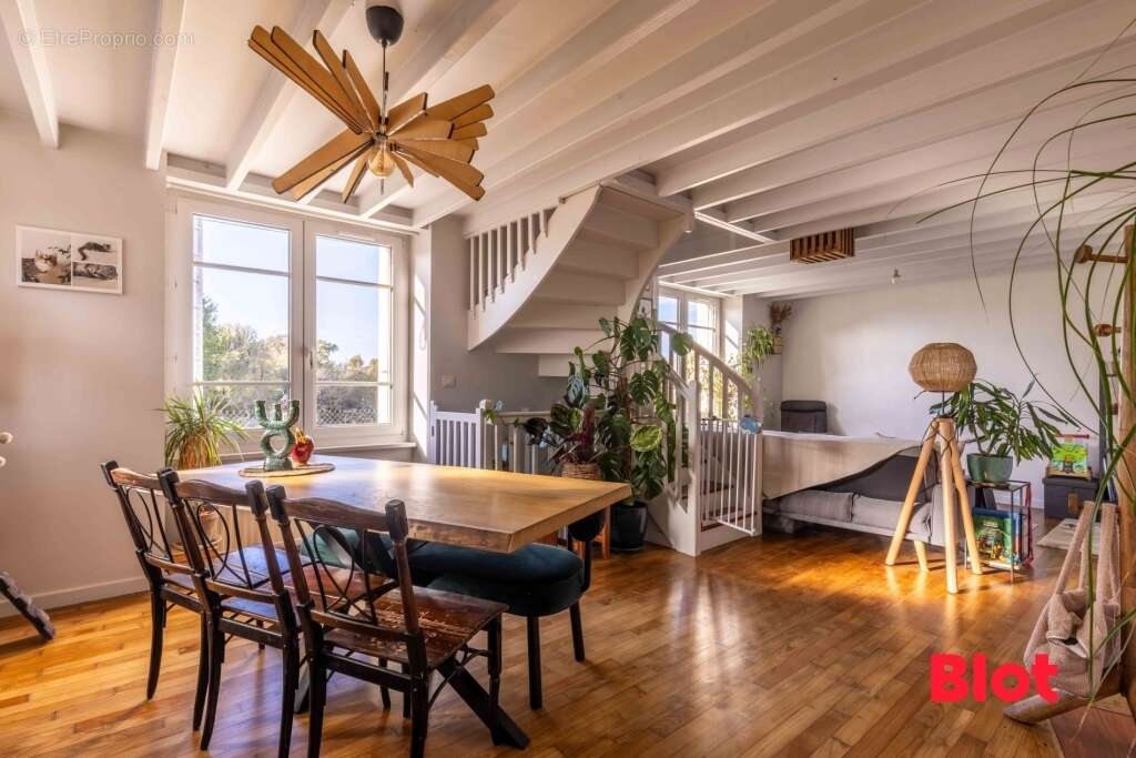 Maison à MONTREUIL-SUR-ILLE