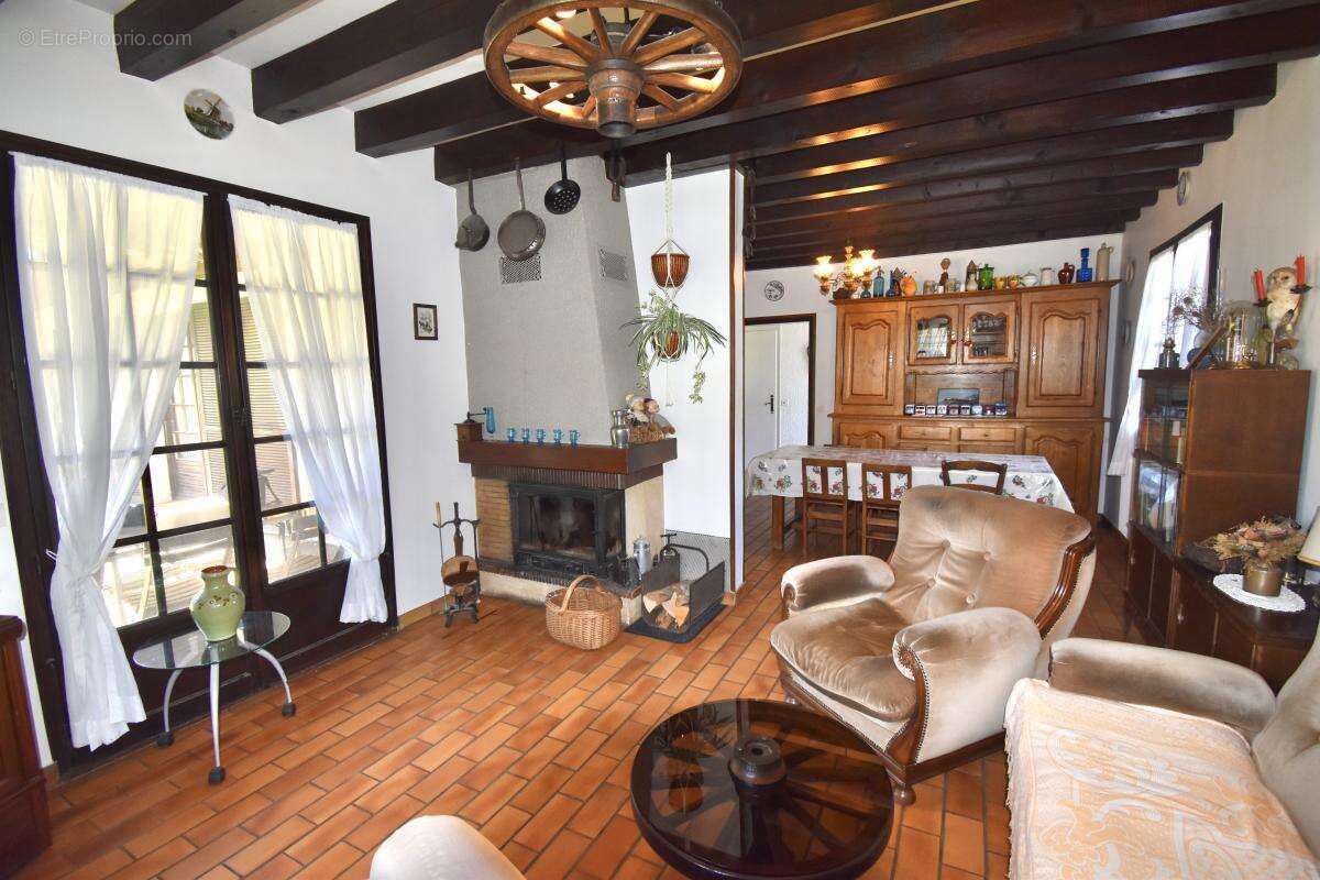 Maison à LA ROCHE-SUR-FORON