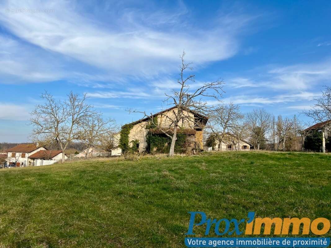 Terrain à SAINT-ETIENNE-DE-SAINT-GEOIRS