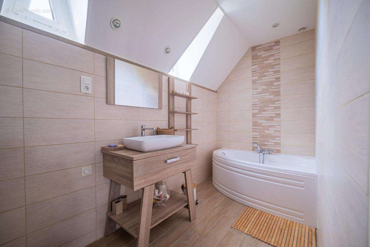 Maison à YVRE-L&#039;EVEQUE