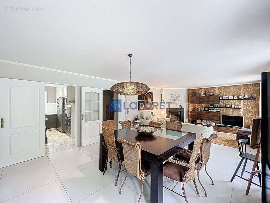 Maison à SAINT-PIERRE-DU-PERRAY