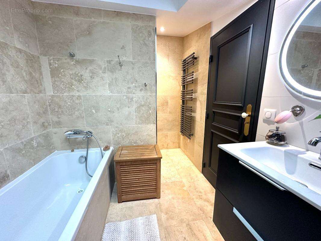 Maison à SAINT-CAPRAIS-DE-BORDEAUX