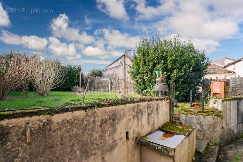 Maison à MAGNAC-LAVAL
