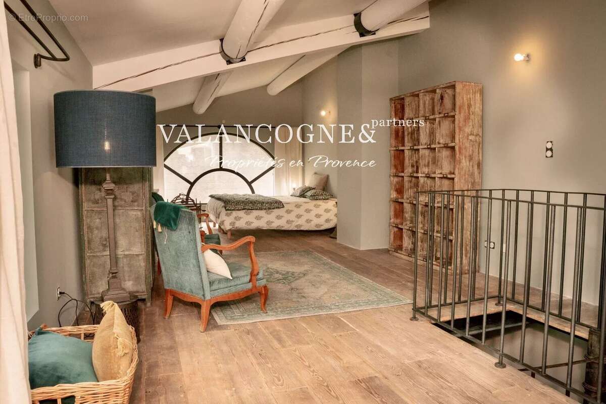 Mas au cœur du village de Mollégès - photo 5