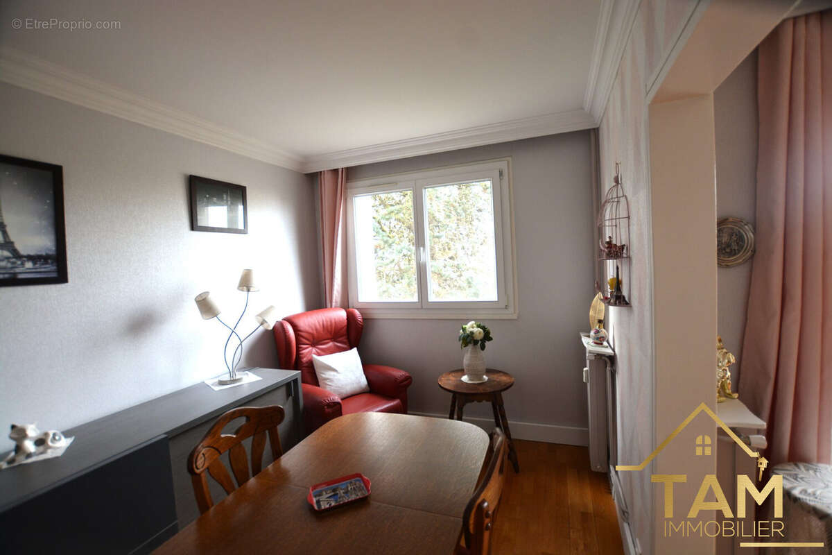 Appartement à LES CLAYES-SOUS-BOIS