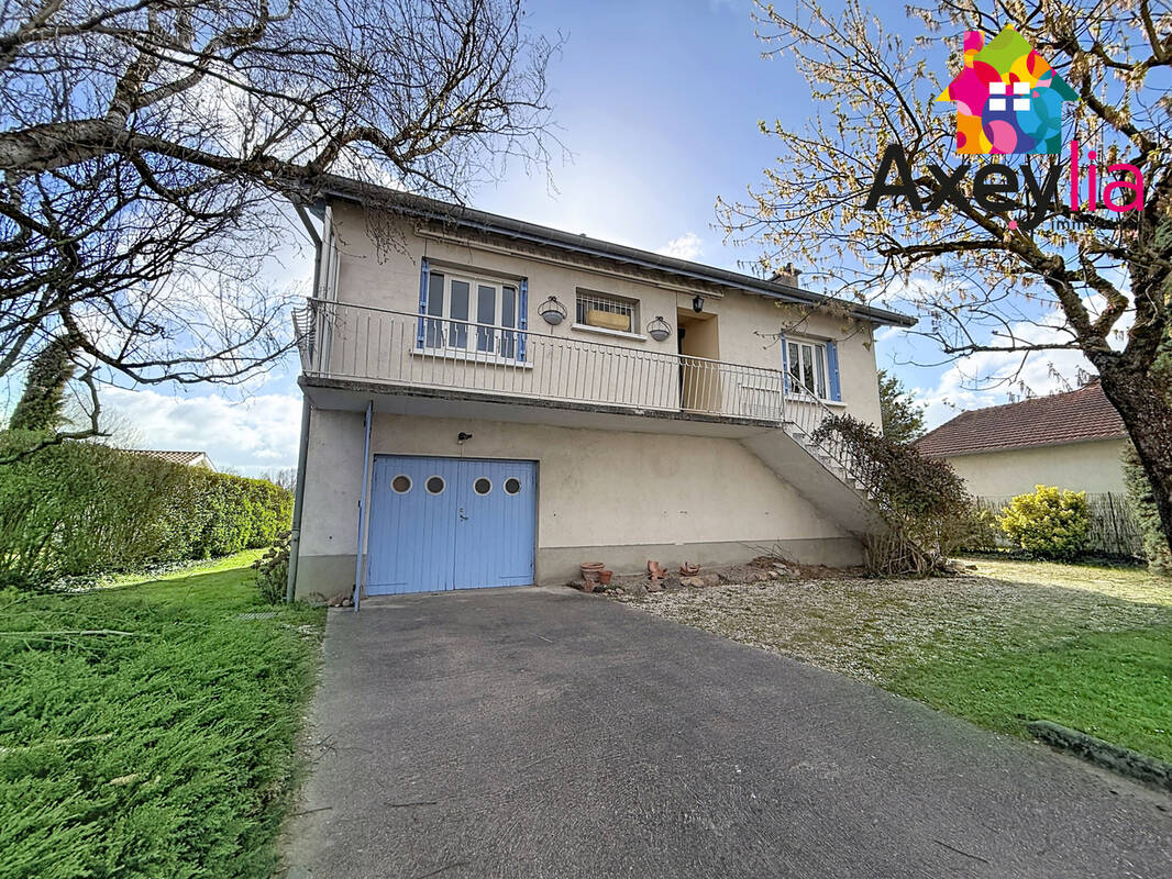 Maison à MONTROND-LES-BAINS